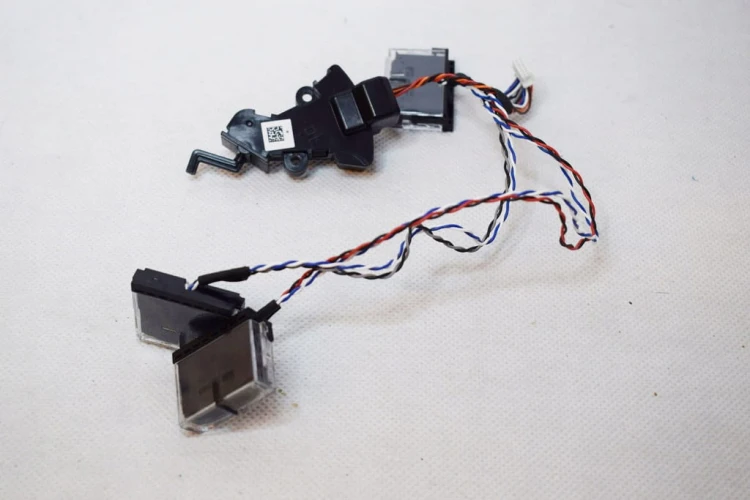 Czujnik-klifu-do-Robota-sprzatajacego-Dreame-L10-Pro-Prawy
