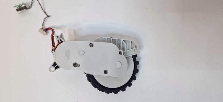 Kolo-Lewe-do-Robota-sprzatajacego-Dreame-D10-Plus