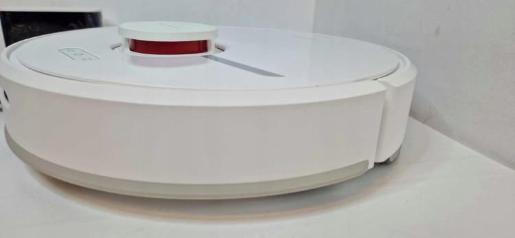 Odkurzacz-automatyczny-Dreame-D9-mop-Model-D9